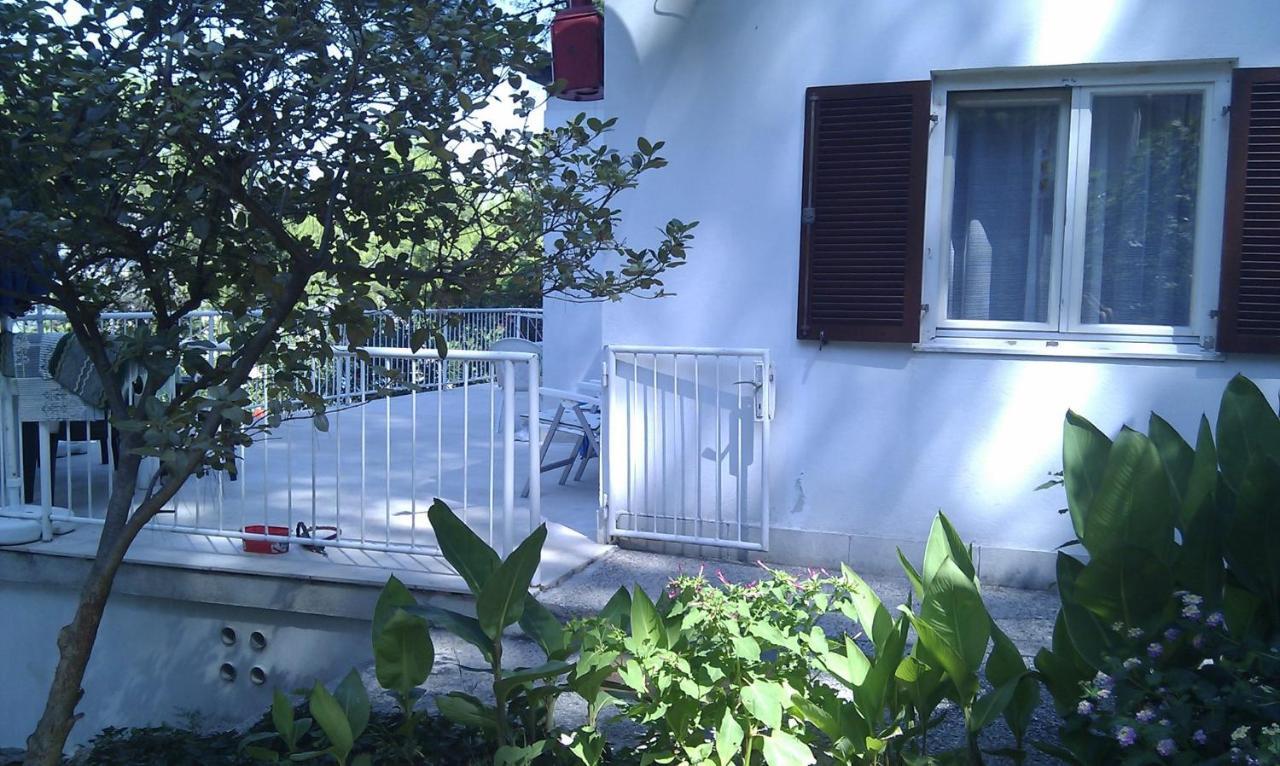 Apartamento Apartman On The Beach - Nemira, Omiš Exterior foto